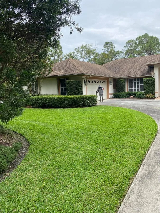 Freshly edged lawn in front of a home, from shootandrootsfl.com